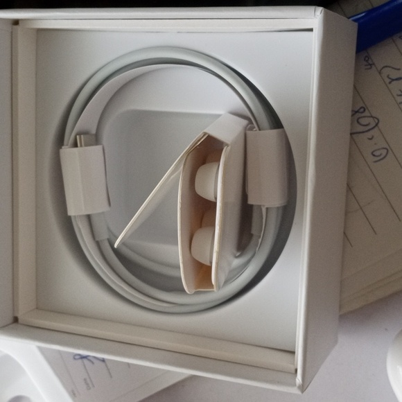 apple airpods pro 2 nd generation - Picture 4 of 10